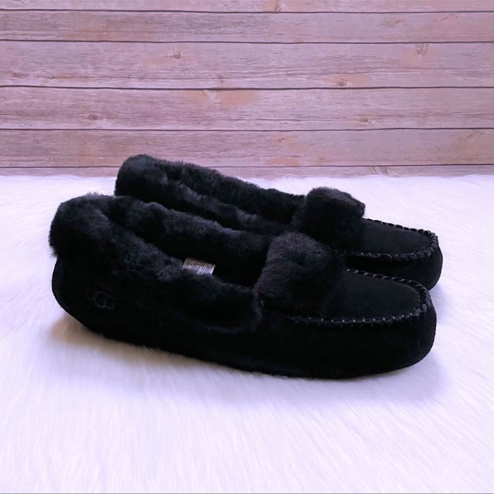 BNWT!!! Ugg Moccassin!